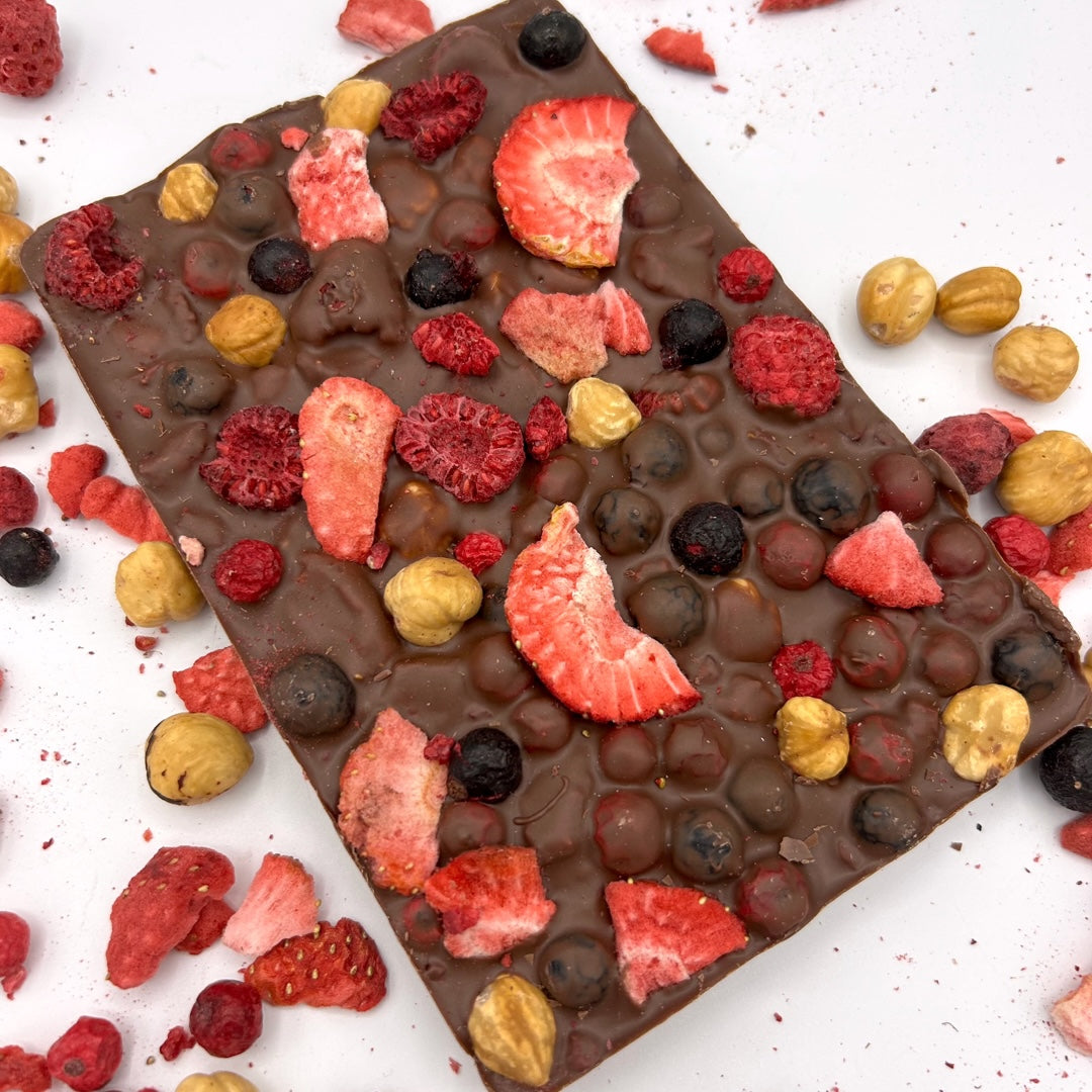 Premium-Schokoladentafel | Milch + Waldfrüchte + Haselnüsse – Firmengeschenk